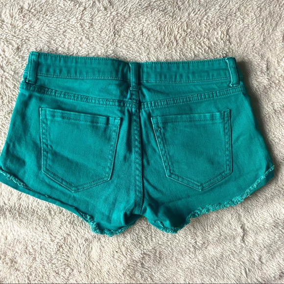 FOREVER 21 GREEN DISTRESSED SHORTS - Picture 5 of 14